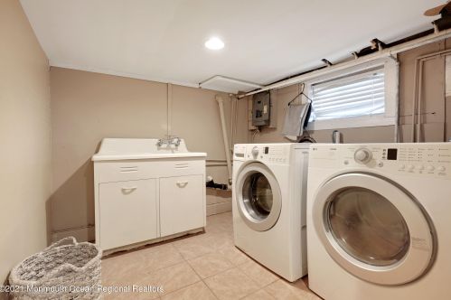 1415 Asbury Ave, Tinton Falls NJ 07712-5701 exterior