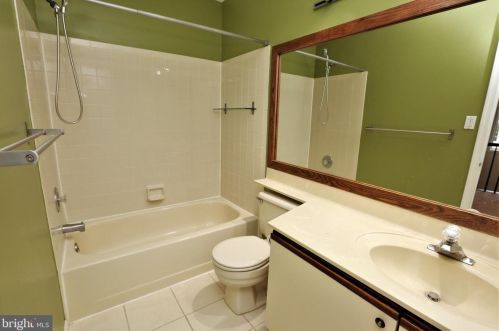 24 Dorset Ct, Princeton NJ  08540-7054 exterior