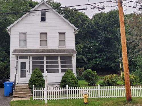 28 Wakelee Ave, Huntington, CT 06484-3940