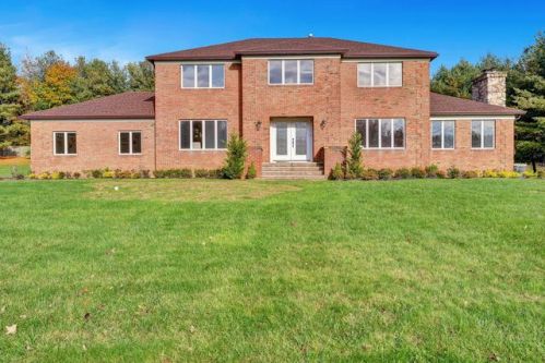 6 Clarendon Ct, Holmdel Village, NJ 07733-2406