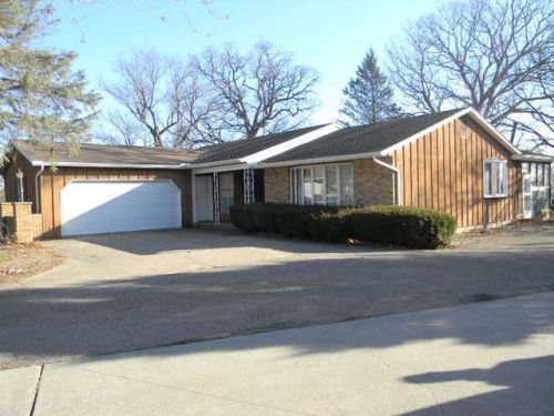 111 Hazelwood Dr, Wyanet, IL 61379-9776