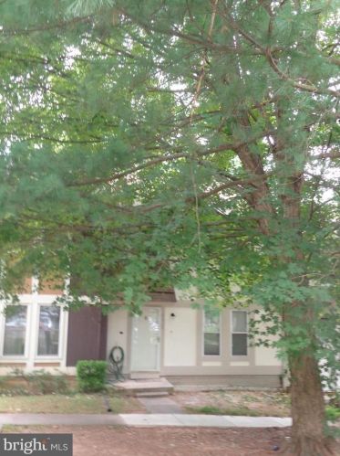5565 Peppercorn Dr, Springfield VA  22015-1860 exterior