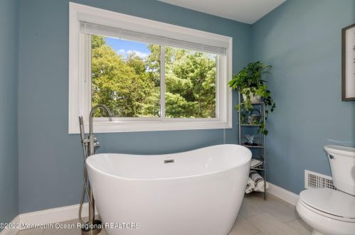 3 Princeton Ct, Tinton Falls NJ 07702-4055 exterior