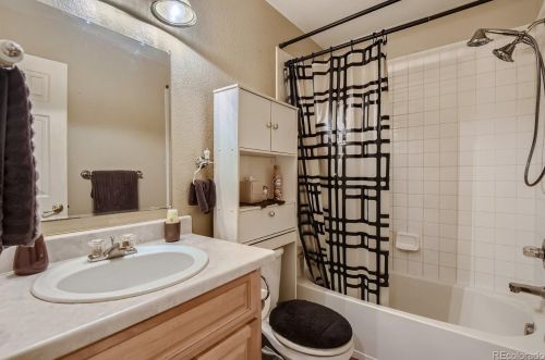 18562 Harvard Dr, Aurora CO 80013-9442 exterior