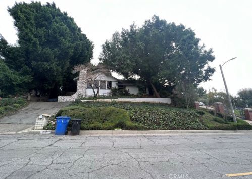 8302 La Sierra Ave, Whittier, CA 90605-1220