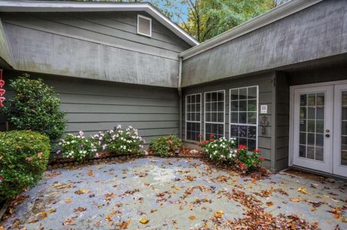 285 Glen Lake Dr, Atlanta, GA 30327-4817