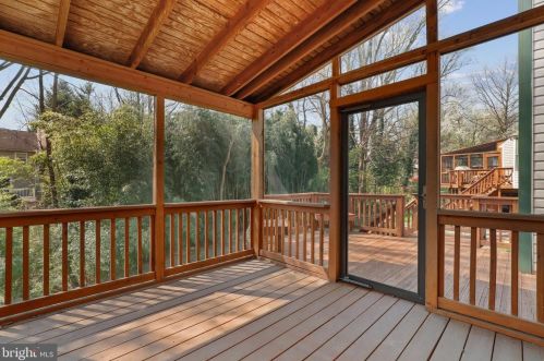 125 Snowy Owl Dr, Silver Spring MD 20901-1656 exterior