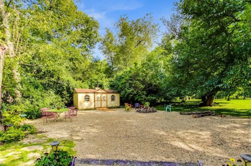 8901 Maple Ave, Willowbrook IL 60527-6469 exterior