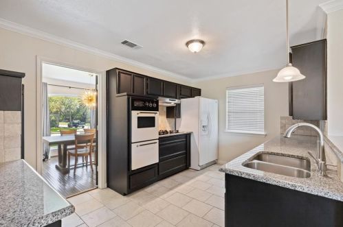 1801 Kensington Dr, Carrollton TX 75007-2463 exterior