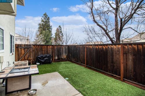 5241 Pebble Glen Dr, Concord CA  94521-4534 exterior