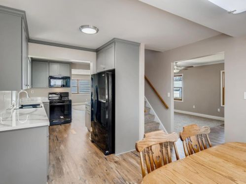 1427 Hazel St, Saint Paul MN  55119-4220 exterior