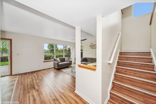 1217 Cpe Cod Ln, Pingree Grove IL  60140-2001 exterior