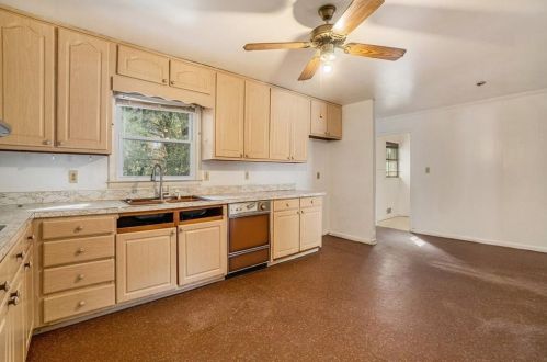 352 Harris Manor Dr, Atlanta GA  30311-2117 exterior