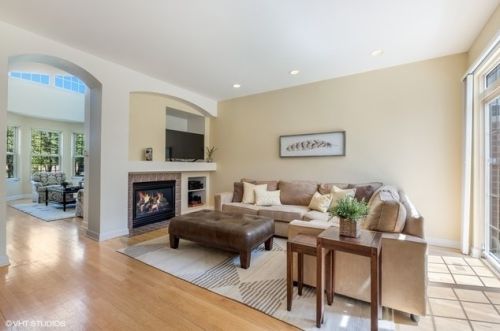 1857 Westleigh Dr, Glenview, IL 60025-7611
