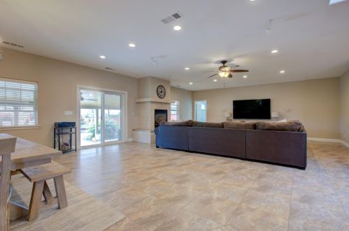 1872 Service Rd, Modesto, CA 95358-9490