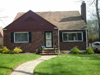 257 Edgewood Ave, Teaneck, NJ 07666-3023