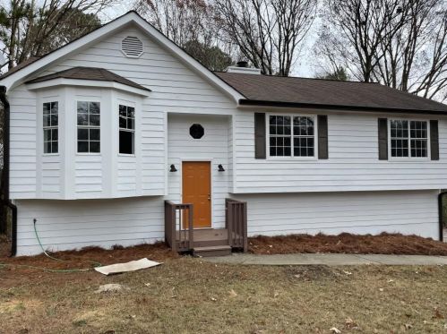 140 Lazy Hollow Ln, Porterdale, GA 30016-4599