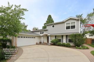 3048 Mary Kay Ln, Glenview, IL 60026-1137