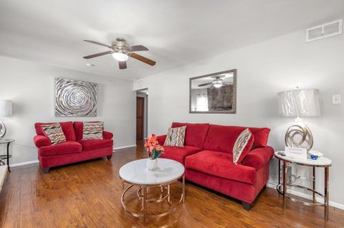 512 Saratoga Ln, Hazelwood, MO 63042-1825