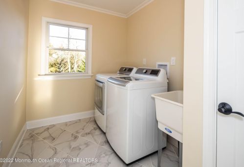 57 Louis Cir, Tinton Falls NJ  07701-6220 exterior