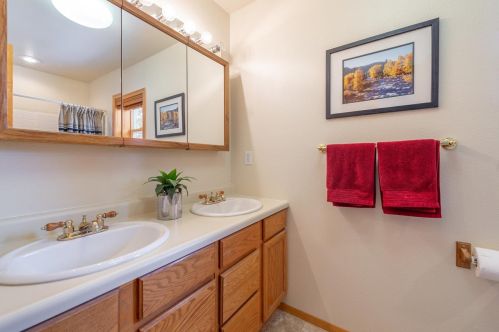 14236 Wolfgang Rd, Truckee CA  96161-6903 exterior
