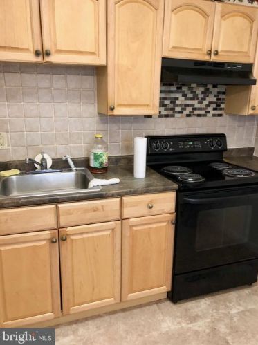 311 Garnet Dr, Burlington, NJ 08016-4710