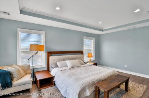 2 River St, Tinton Falls NJ 07701-1324 exterior