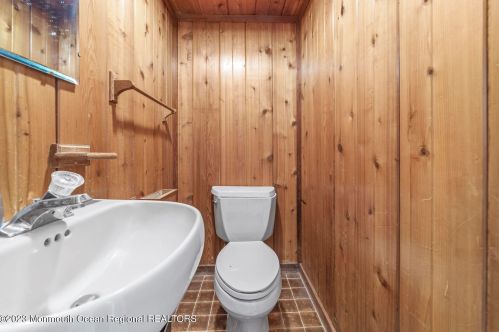 206 Red Hl Rd, Middletown NJ 07748-2408 exterior