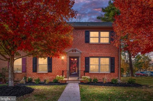 6027 Queenston St, Springfield, VA 22152-1746