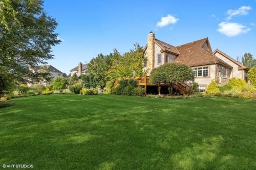 6755 Fieldstone Dr, Willowbrook IL  60527-5294 exterior