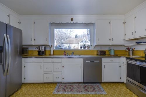 154 School St, Concord, NH 03301-2561