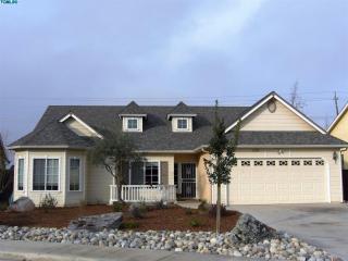 5234 Lark Ct, Visalia, CA 93291-5284