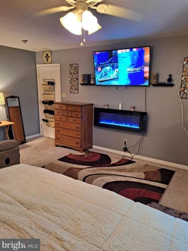 100 Chestnut Ave, Camden NJ  08107-2207 exterior