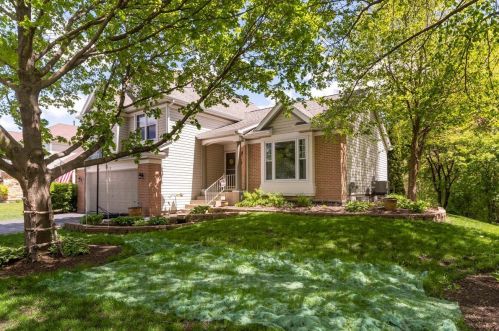 7 London Ct, South Elgin, IL 60177-2700