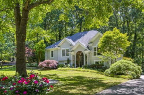 1780 Blue Pond Dr, Holly Springs, GA 30115-8508
