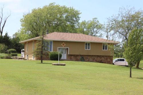 385 Willow Ln, Herington, KS 67449-8911