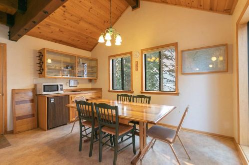 14270 Shr Dr, Truckee CA  96161-3430 exterior