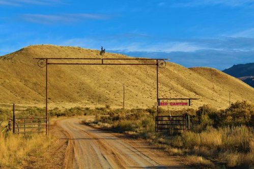 2745 Beaver Creek Rd, Shell, WY 82441-9715