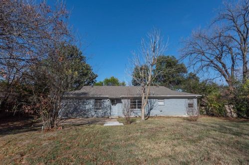 3555 Cromart Ct, Fort Worth TX  76133-1323 exterior