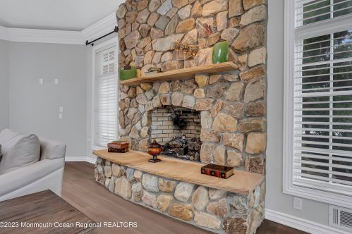 23 Oxford Dr, Tinton Falls NJ 07712-3265 exterior