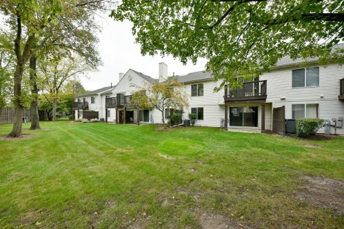 2611 Cedar Glen Dr, Arlington Hts IL  60005-4675 exterior