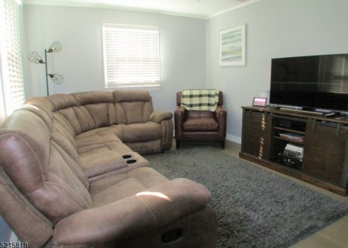 30 Ideal Ct, Nutley, NJ 07110-3302