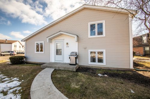 1256 Inverrary Ln, Bannockburn, IL 60015-3612