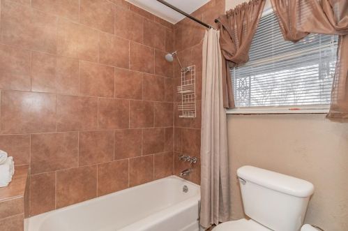 1304 Tucker St, Fort Worth TX  76104-2140 exterior