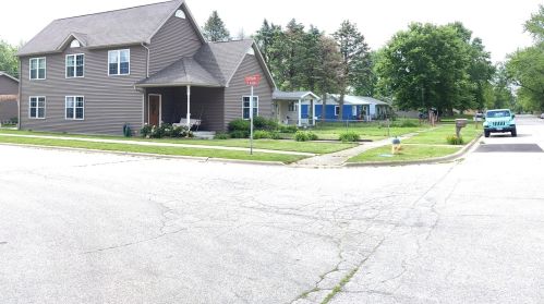 196 Jackson Ave, Bradley, IL 60915-1826