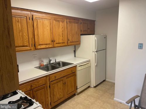 32 Valleybrook Dr, Lancaster PA  17601-4617 exterior