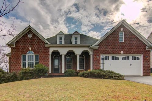 104 Oaks Dr, Salem, VA 24153-2017