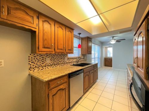 1920 Oakbluff Dr, Carrollton TX  75007-1510 exterior