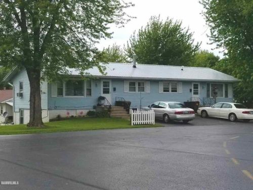 424 School Dr, Lanark, IL 61046-1351