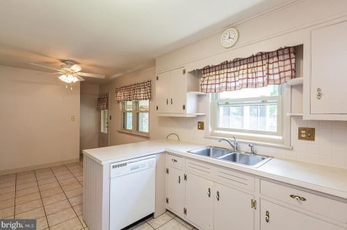 54 Sunrise Ave, Lancaster PA  17601-3942 exterior